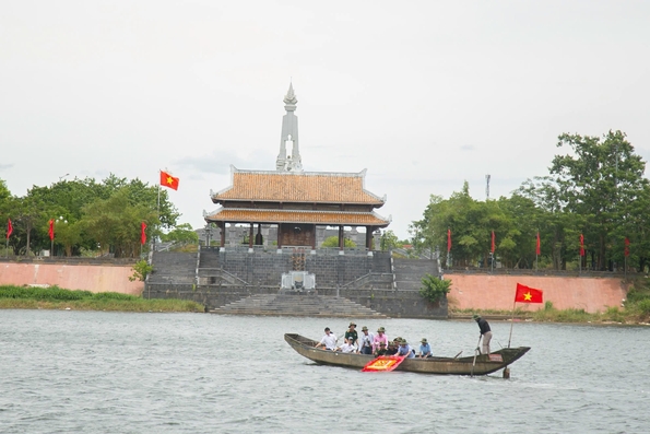 Dòng sông chảy cùng lịch sử non sông