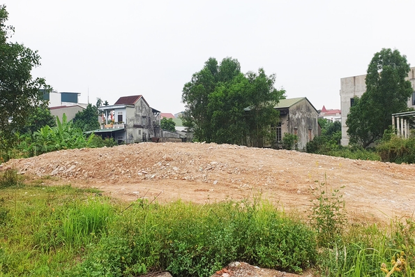Cần giải quyết dứt điểm bãi tập kết phế thải xây dựng ngay giữa khu dân cư ở TP. Đông Hà