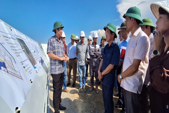 Kiểm tra tiến độ thi công dự án Khu bến cảng Mỹ Thủy