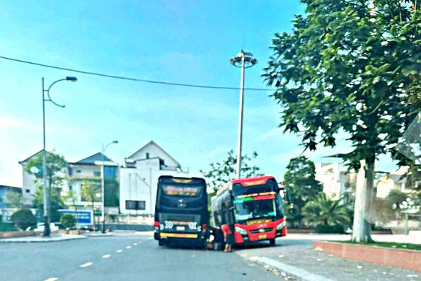 Dừng, đỗ xe “bát nháo” gây mất mỹ quan ở khu vực Trung tâm Văn hóa - Điện ảnh tỉnh