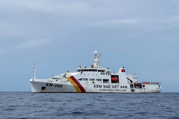 Trường Sa, bình yên và sóng ngầm...
