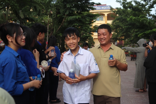Kỳ thi tuyển sinh lớp 10 năm học 2025 - 2026 diễn ra an toàn, nghiêm túc
