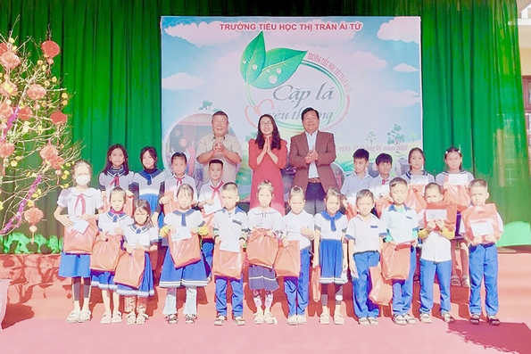 Tiếp sức cho học sinh, sinh viên nghèo hiếu học