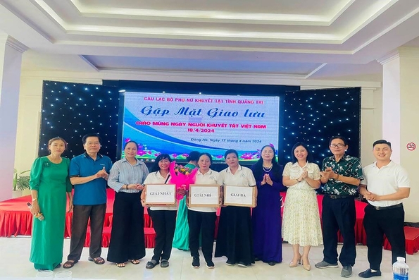Điểm tựa của những “vầng trăng khuyết”