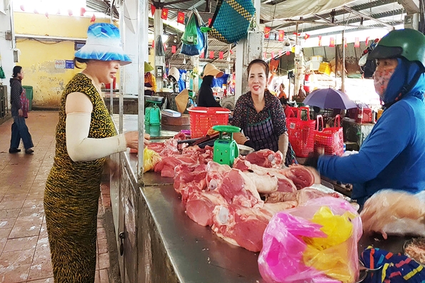 Nỗi lo thịt lợn bẩn trôi nổi trên thị trường