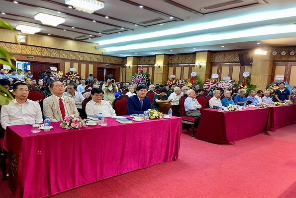 Nhà báo Hồ Quang Lợi ra mắt cuốn sách “Sự thật, lẽ phải và ngọn bút”