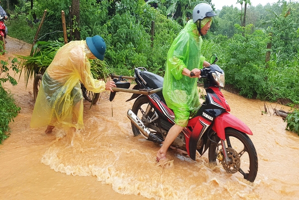 50 hộ dân bị ảnh hưởng do bùn đất trôi xuống từ cao tốc