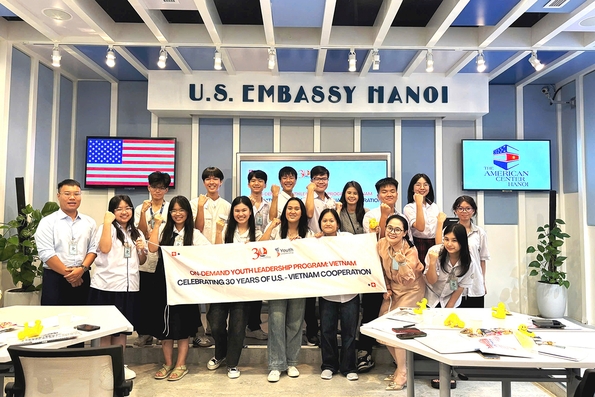 Hai nữ sinh chuyên Anh đạt ước mơ đến Hoa Kỳ