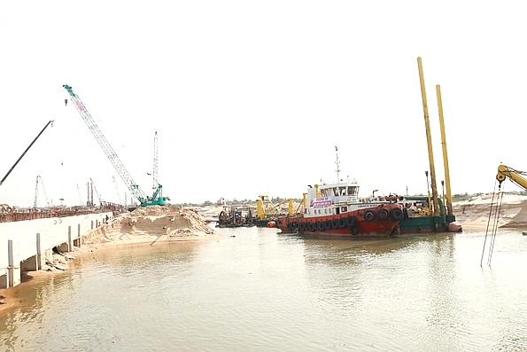 Yêu cầu quản lý, giám sát khoảng 60.000 m<sup>3</sup> cát nạo vét từ Dự án Khu bến cảng Mỹ Thủy