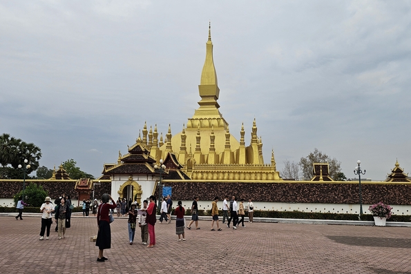 “Sống chậm” trên đất Lào