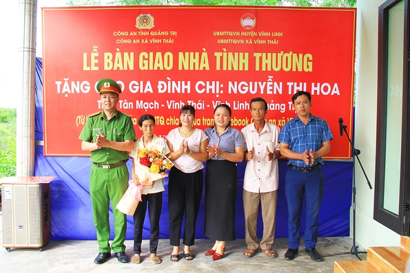 Bàn giao nhà tình thương do cộng đồng giúp đỡ cho người phụ nữ nghèo ở Vĩnh Thái