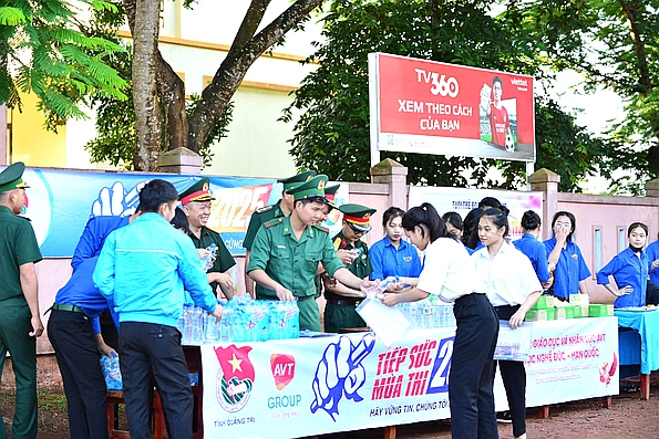 Lực lượng vũ trang đồng hành tiếp sức mùa thi cho học sinh vùng núi