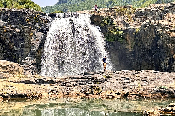 Quang Tri  pilots  eco- adventure  tourism at Ta Du Waterfall