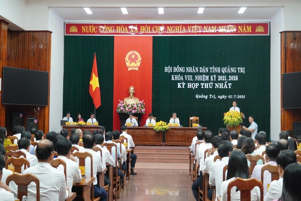 Kỳ họp thứ nhất HĐND tỉnh Quảng Trị, khóa VIII: Kiện toàn bộ máy chính quyền địa phương sau hợp nhất