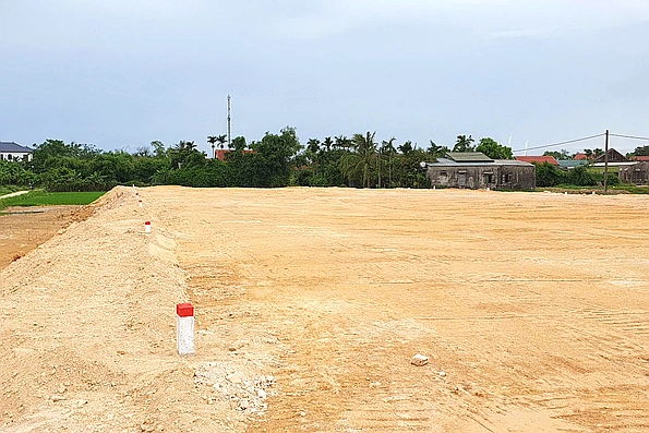 Bàn giao đất tái định cư cho 6 hộ dân ở Triệu Bình