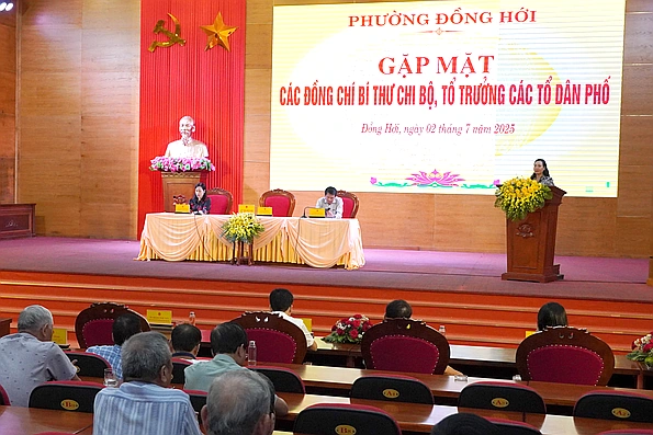 Phường Đồng Hới: Gặp mặt các bí thư chi bộ, tổ trưởng các tổ dân phố