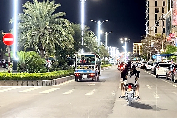 Đã có lệnh cấm, xe điện vẫn hoạt động