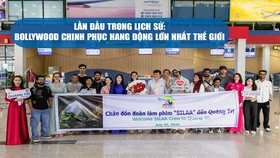 Lần đầu trong lịch sử: Bollywood chinh phục hang động lớn nhất thế giới